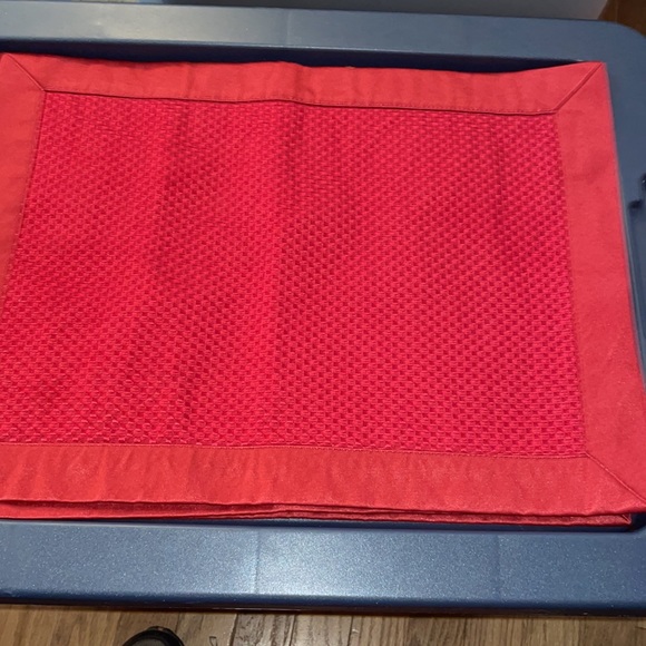 Set of 4 Placemats. Unbranded. 17.5 x 13. Waffle like texture. DEEP RED. Nice! - Picture 1 of 7